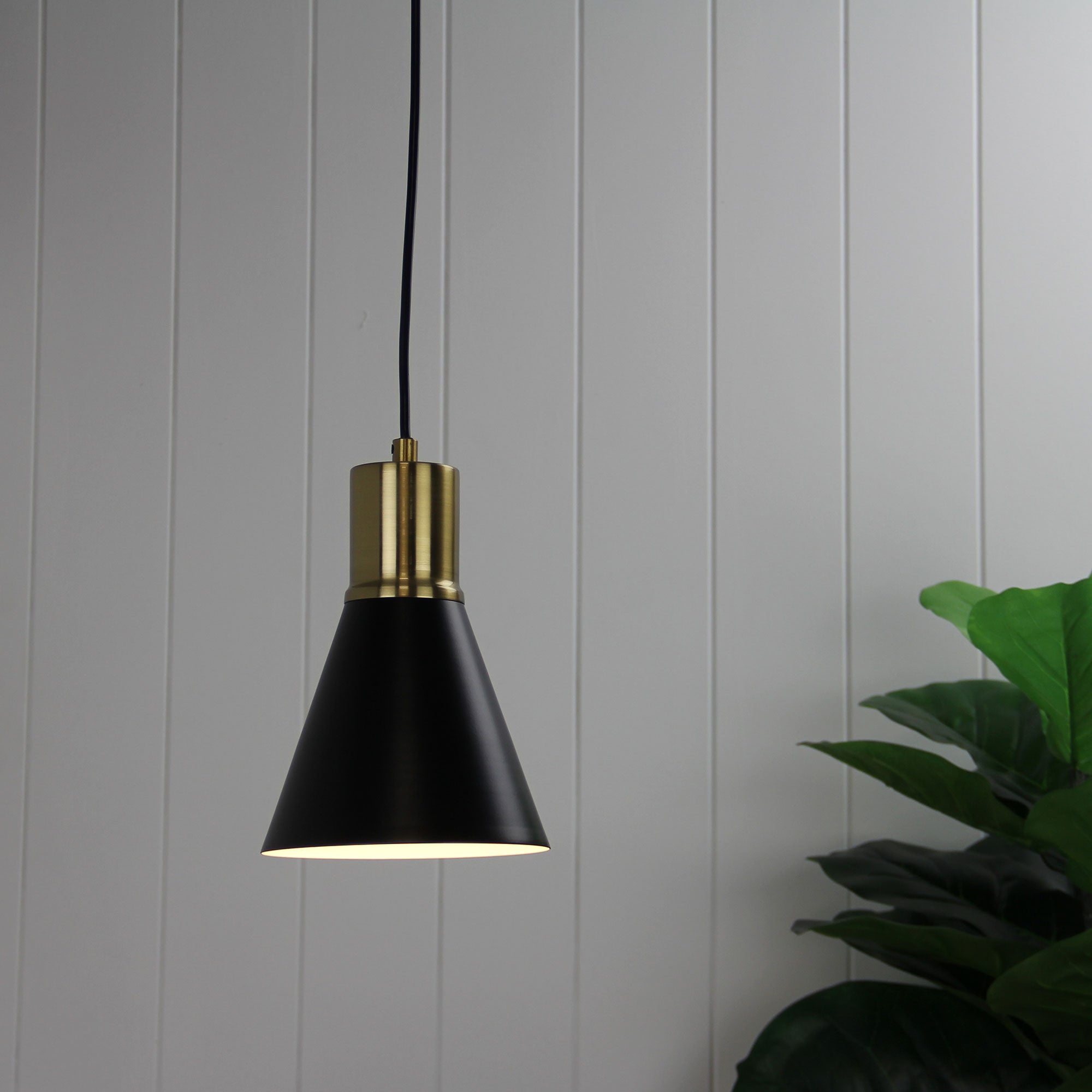 COMO SINGLE Antique Brass Black and Antique Brass single pendant - OL67511AB