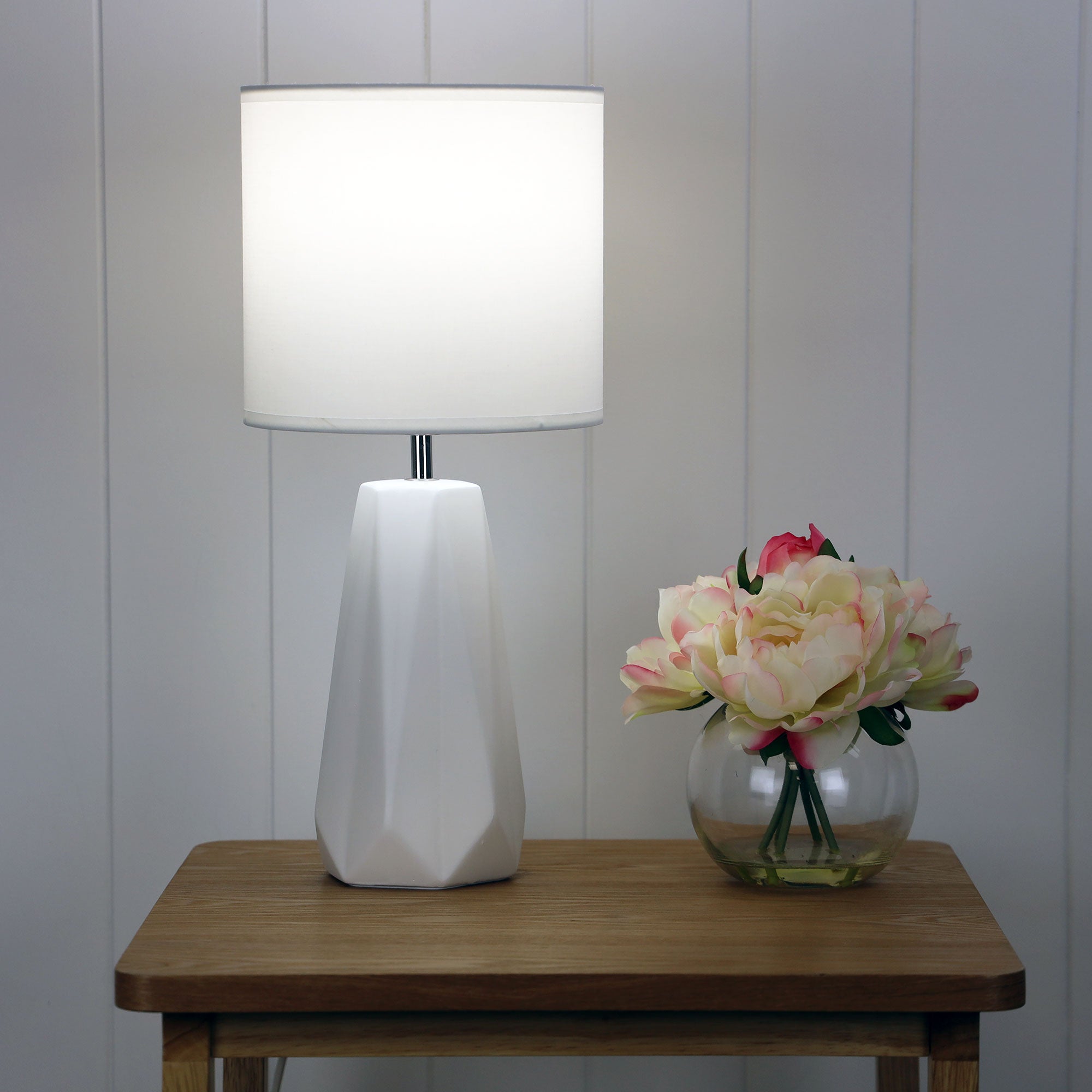 SHELLY COMPLETE TABLE LAMP WHITE - OL90115WH