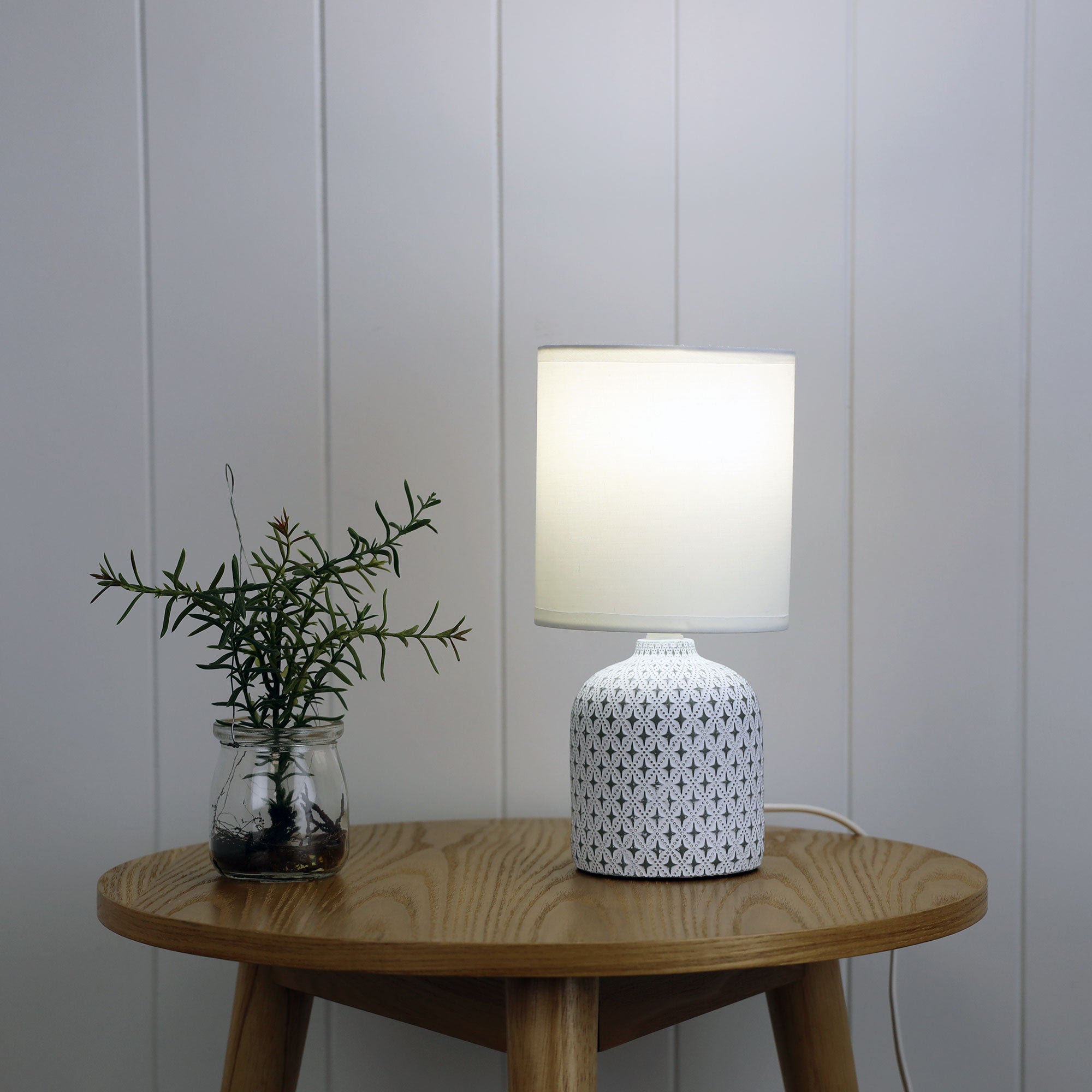 VERA COMPLETE TABLE LAMP WHITE - OL90118WH