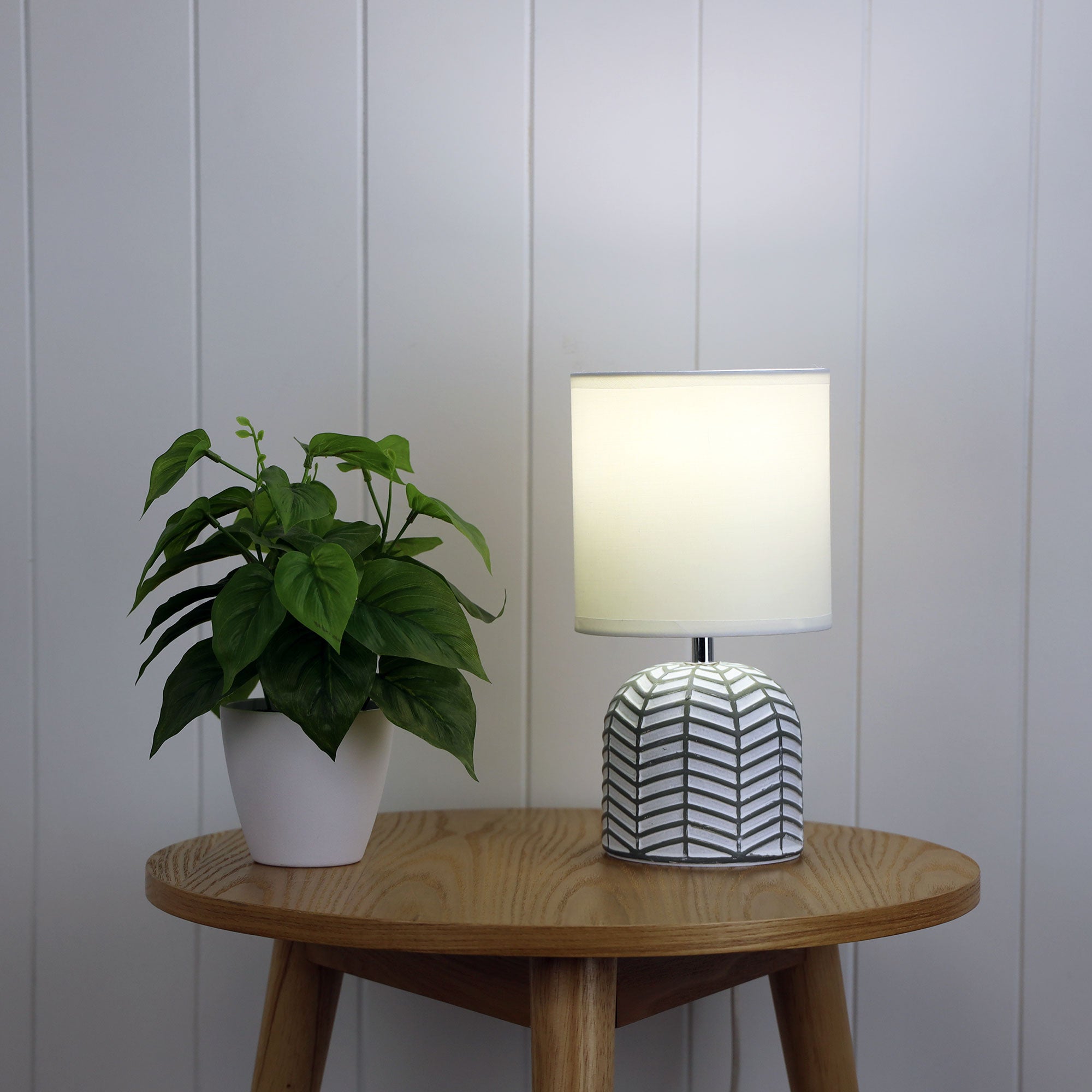 MANDY COMPLETE TABLE LAMP WHITE - OL90119WH