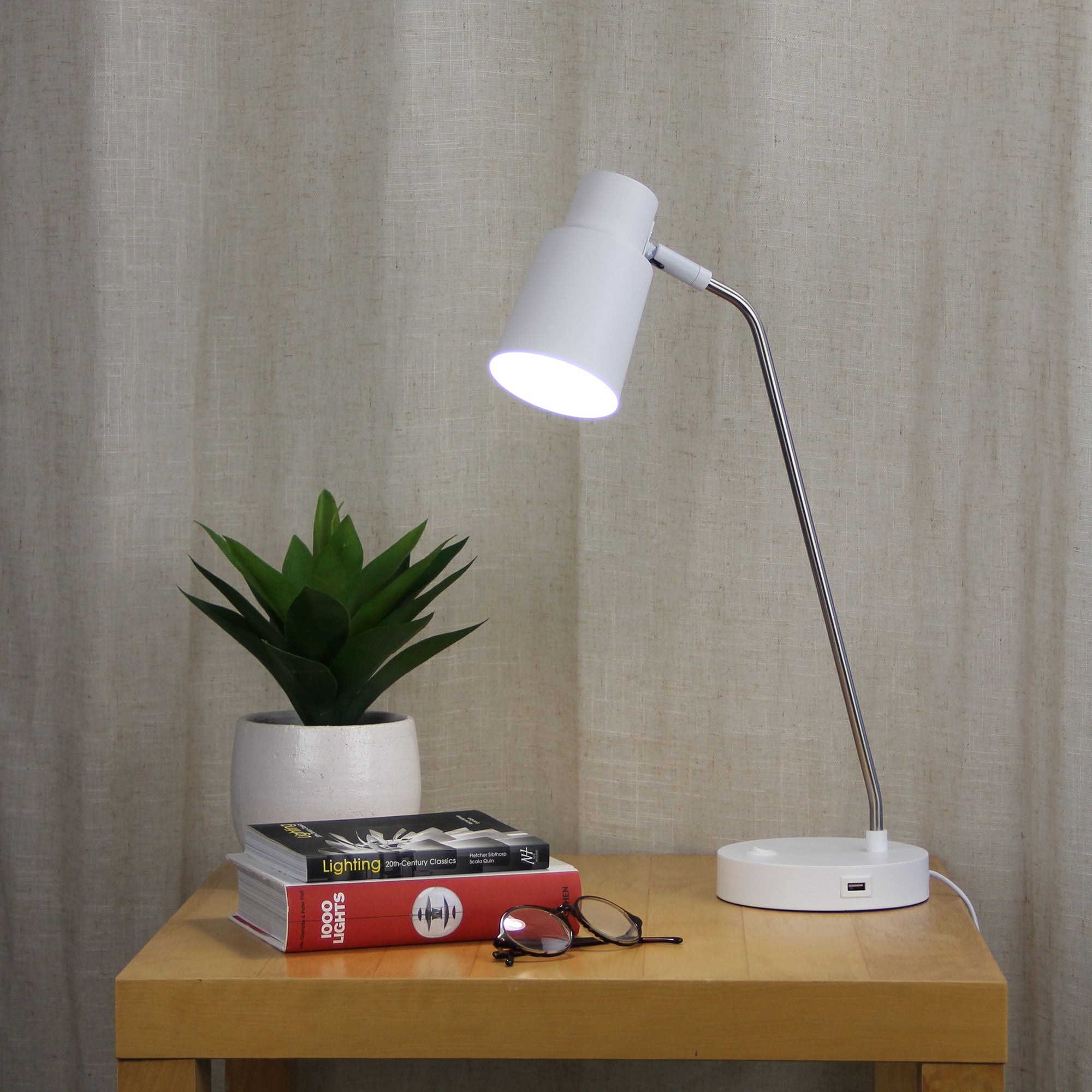 RIK DESK LAMP White/ Brushed Chrome Table lamp with USB socket - OL93911BC