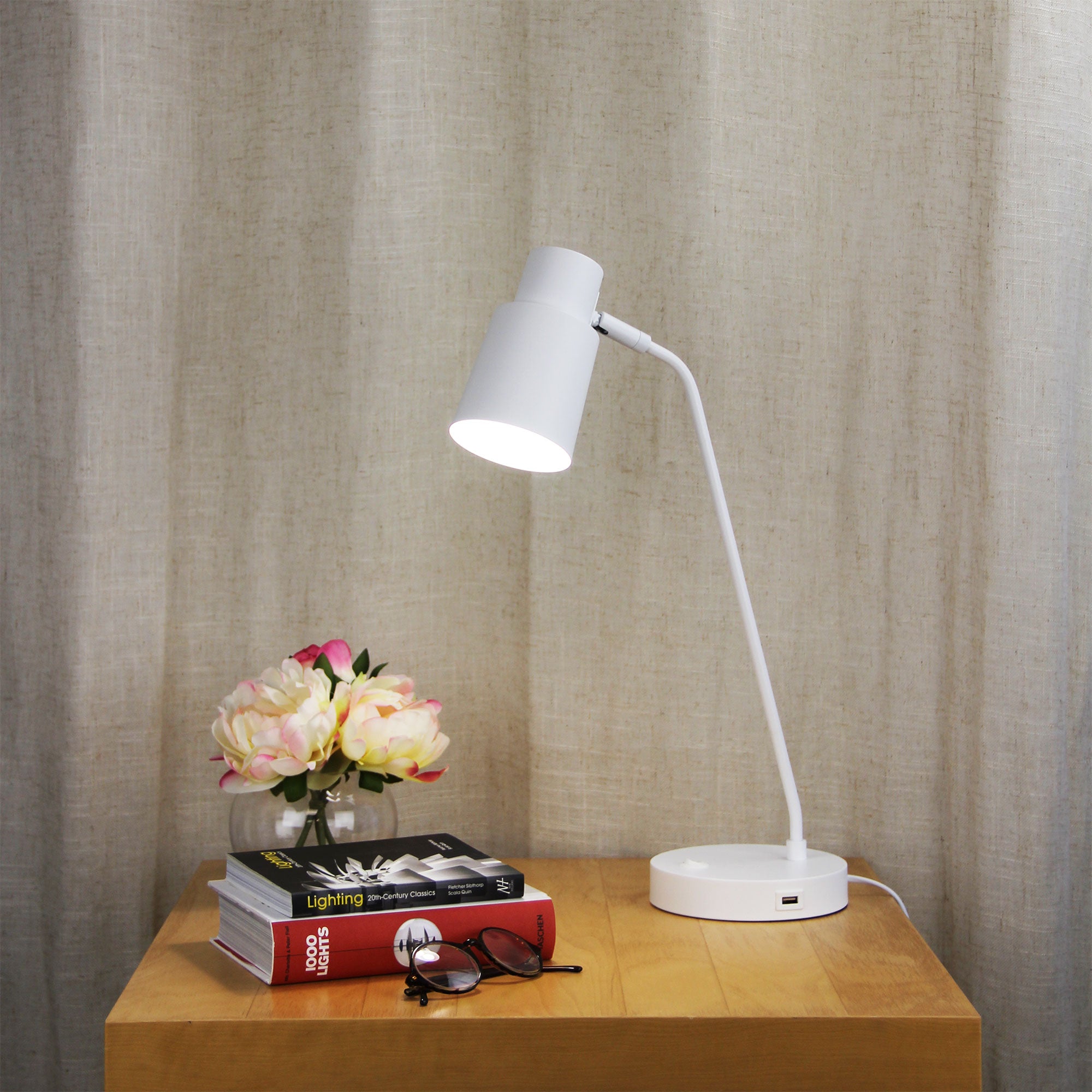 RIK DESK LAMP White Table lamp with USB socket - OL93911WH