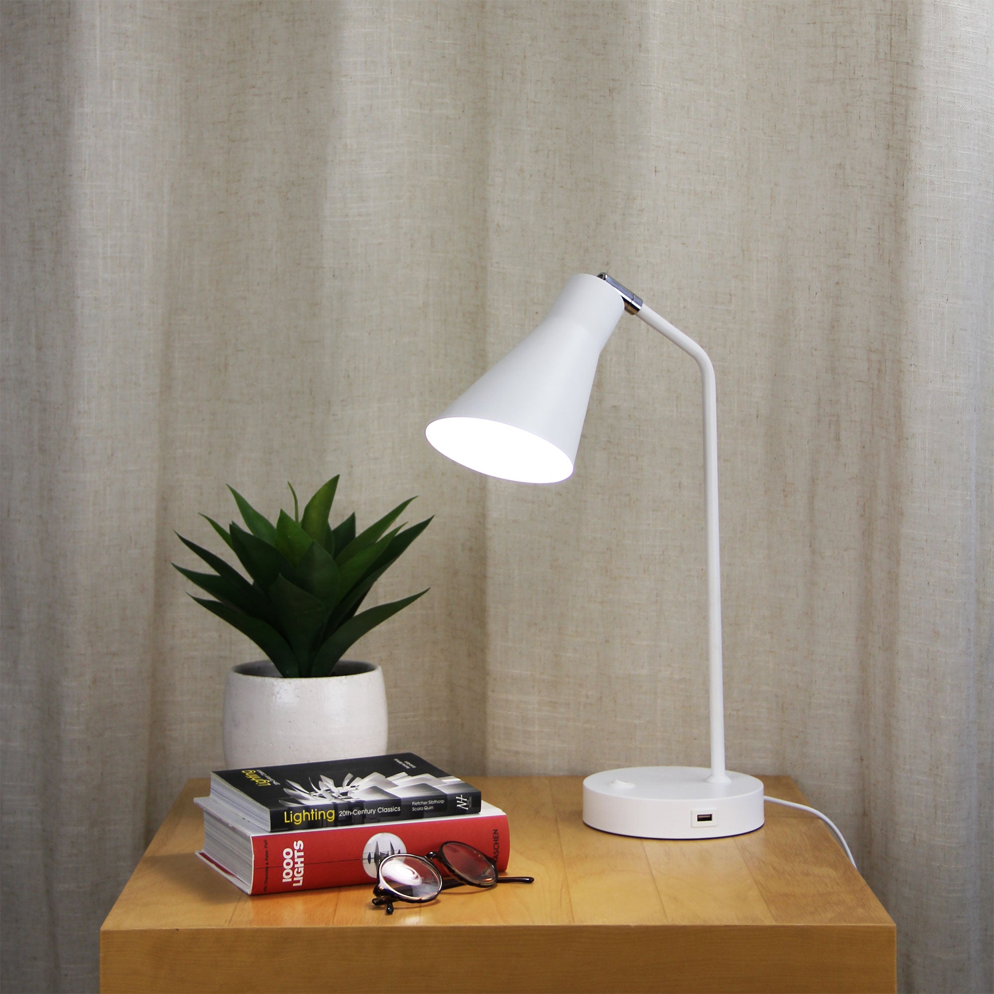 THOR DESK LAMP WITH USB WHITE - OL93931WH