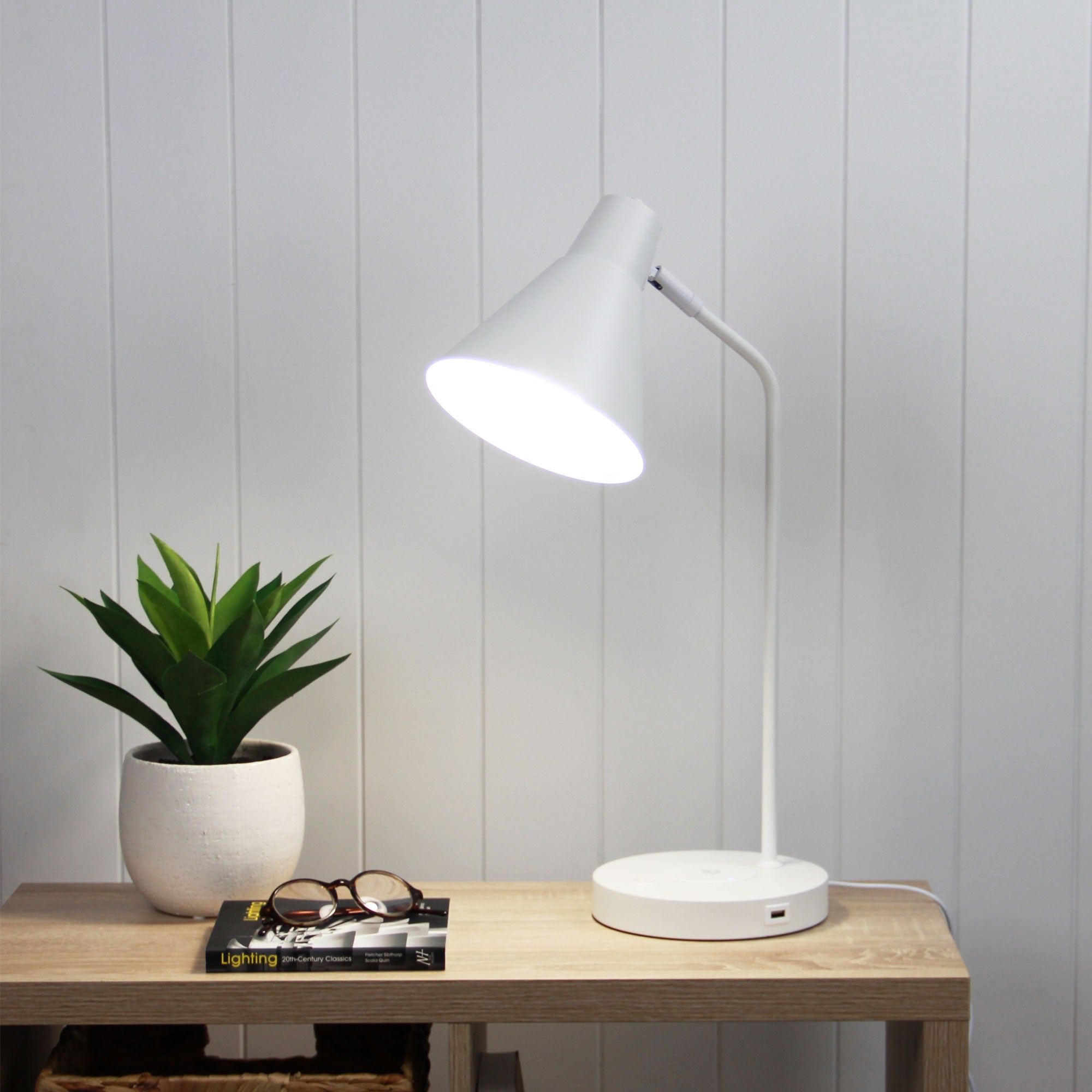 TARGA DESK LAMP White with USB - OL93952WH