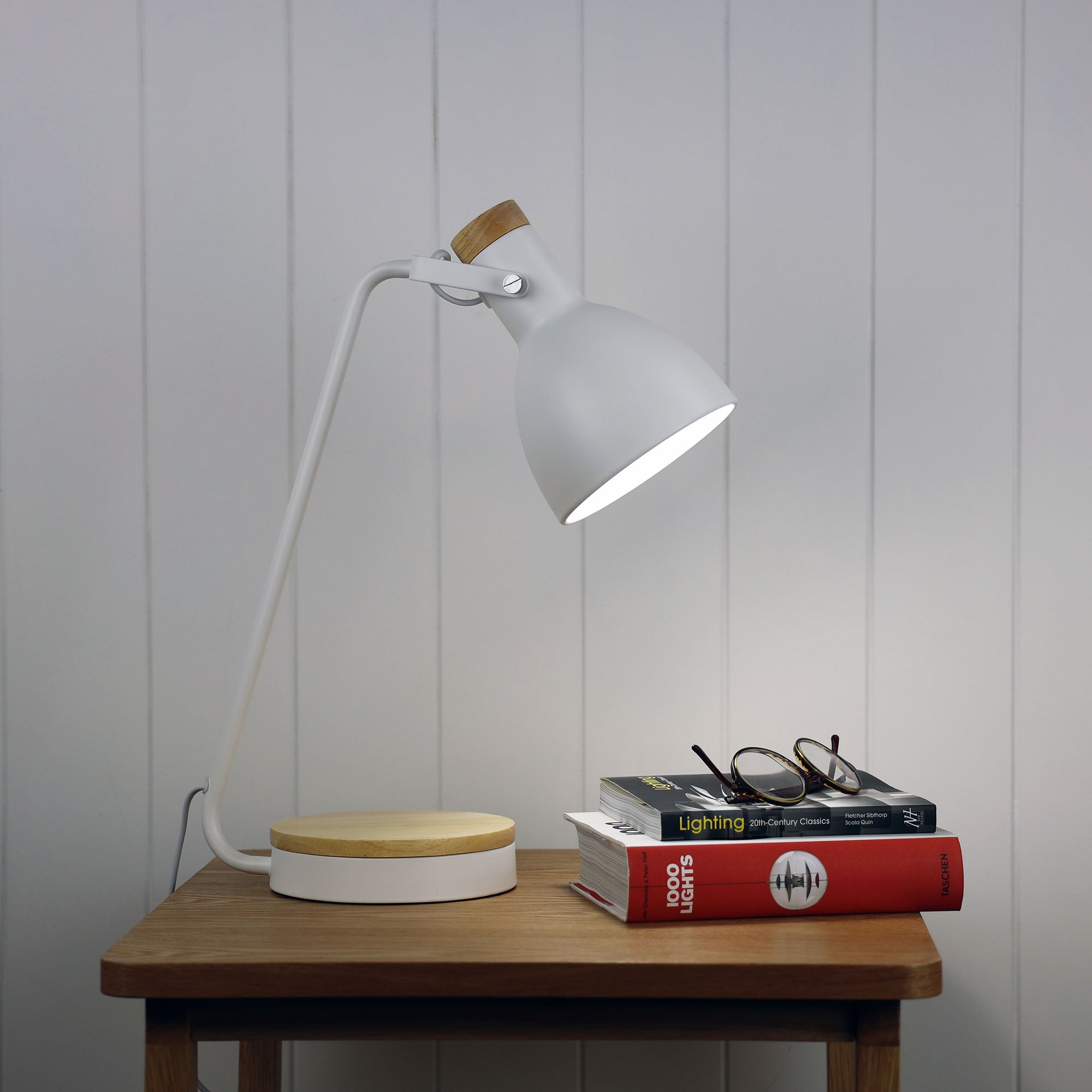 BENNY DESK LAMP WHITE & BLONDE - OL93971WH