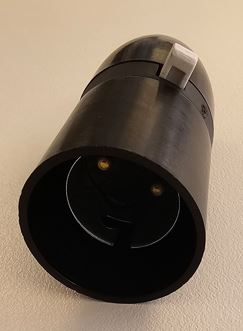 B22 10MM SWITCHED LAMP HOLDER BLACK