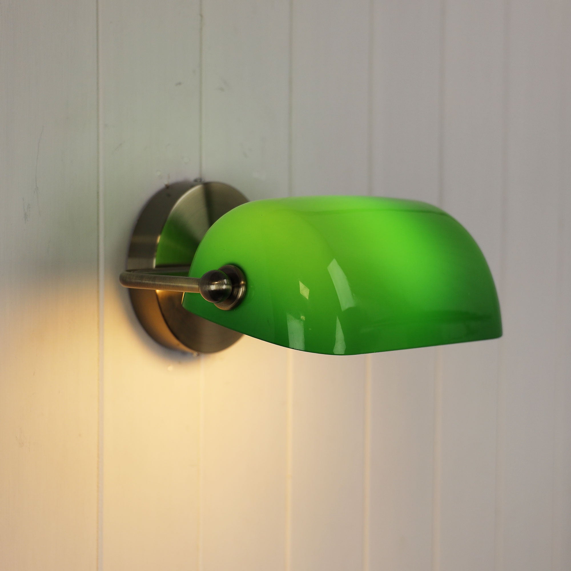 BANKERS WALL LIGHT ANT BRASS / GREEN - OL50401AB