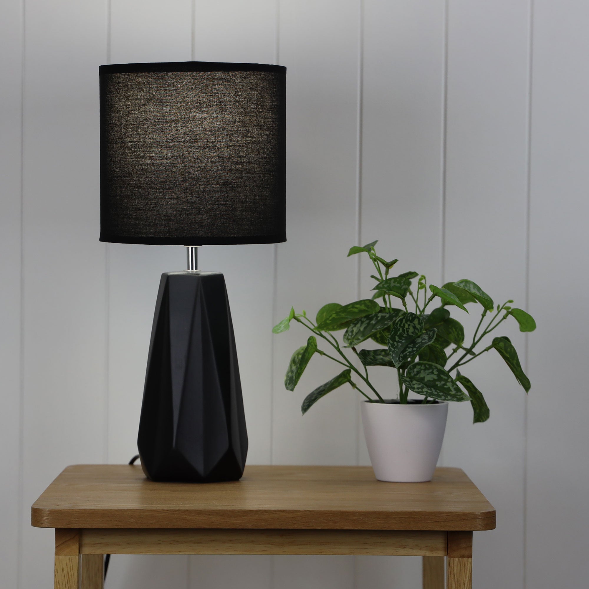 SHELLY COMPLETE TABLE LAMP BLACK - OL90115BK