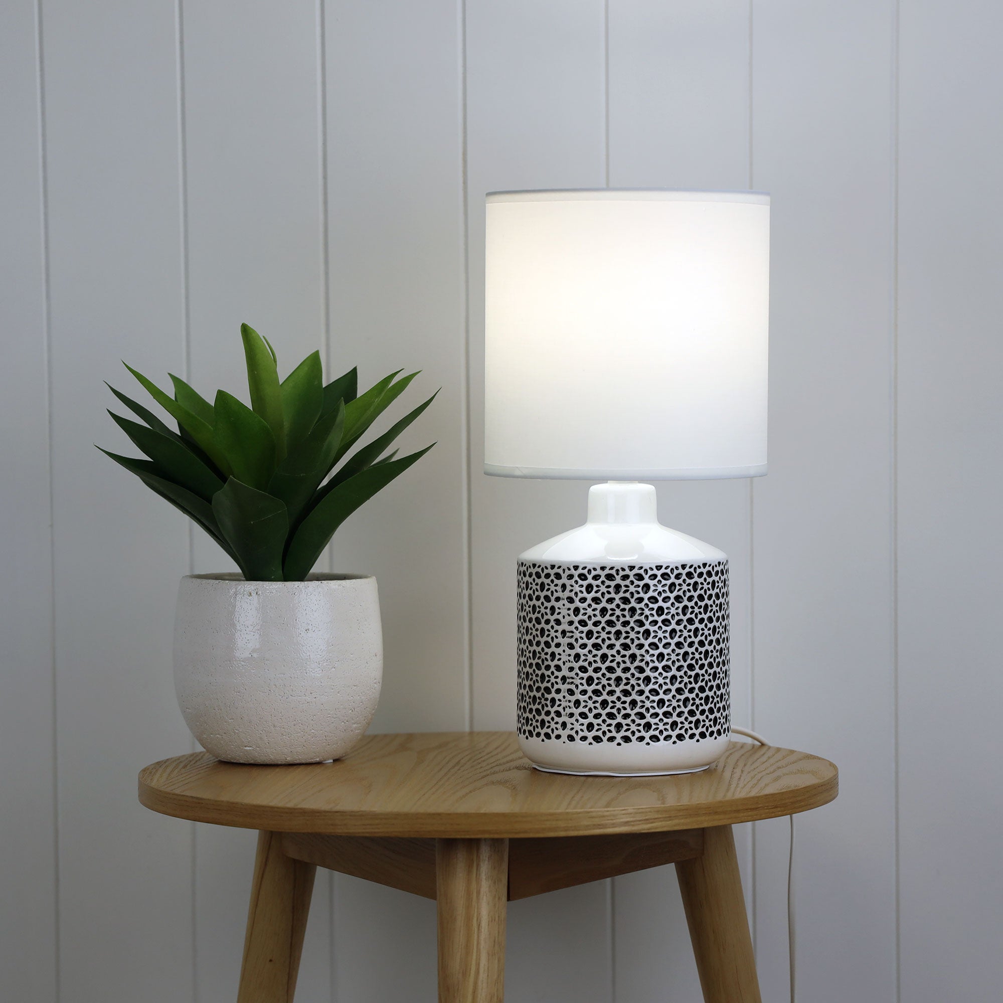 CELIA COMPLETE TABLE LAMP WHITE - OL90117WH