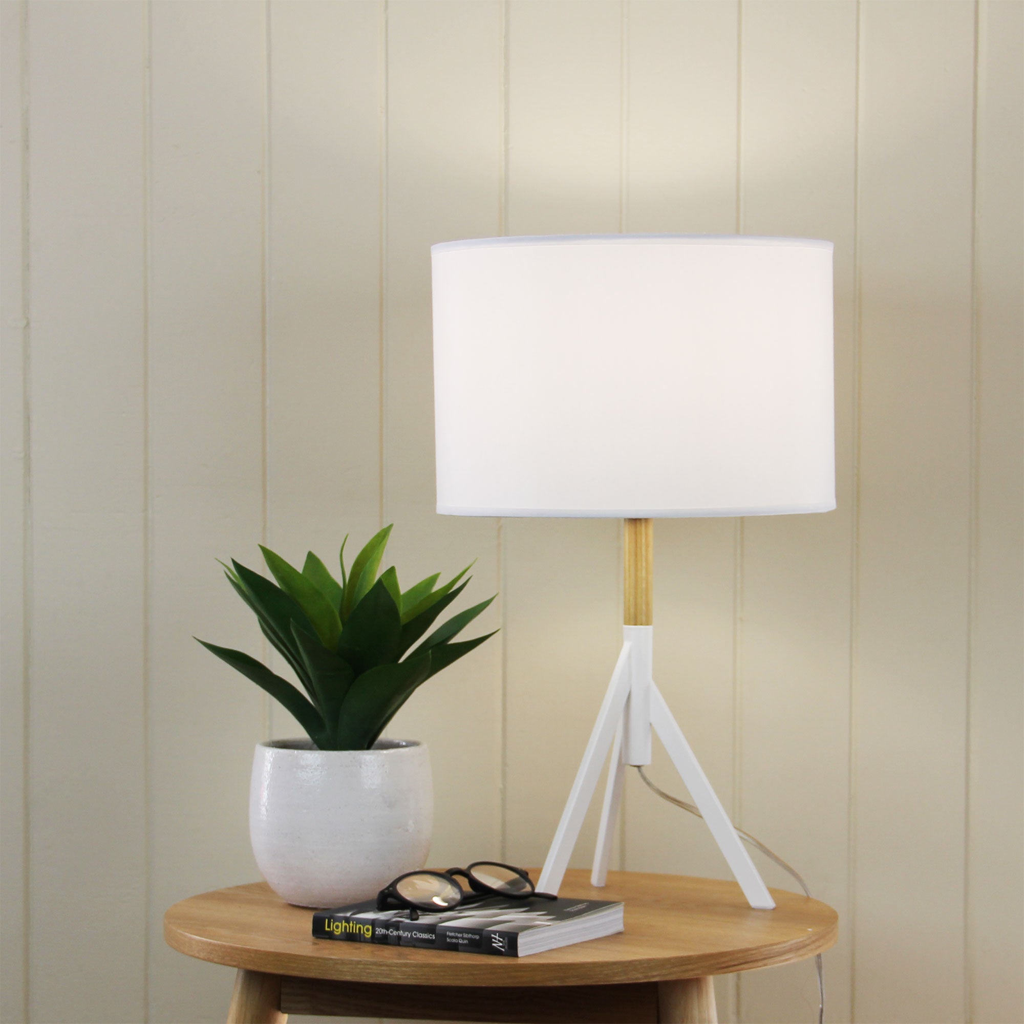 MICKY White Retro Metal Table Lamp with Shade - OL93151WH