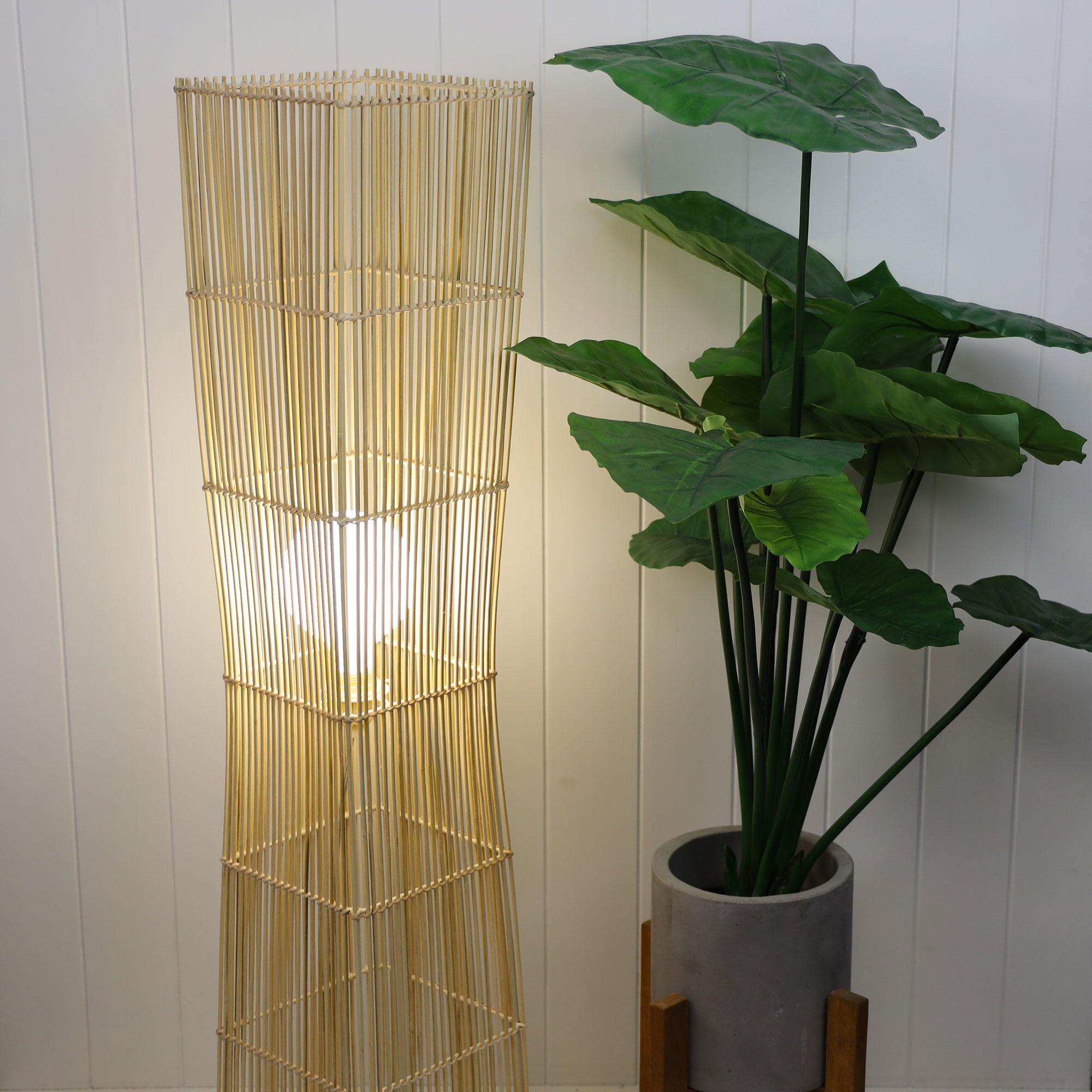 JAMBI NATURAL CANE FLOOR LAMP - OL93255