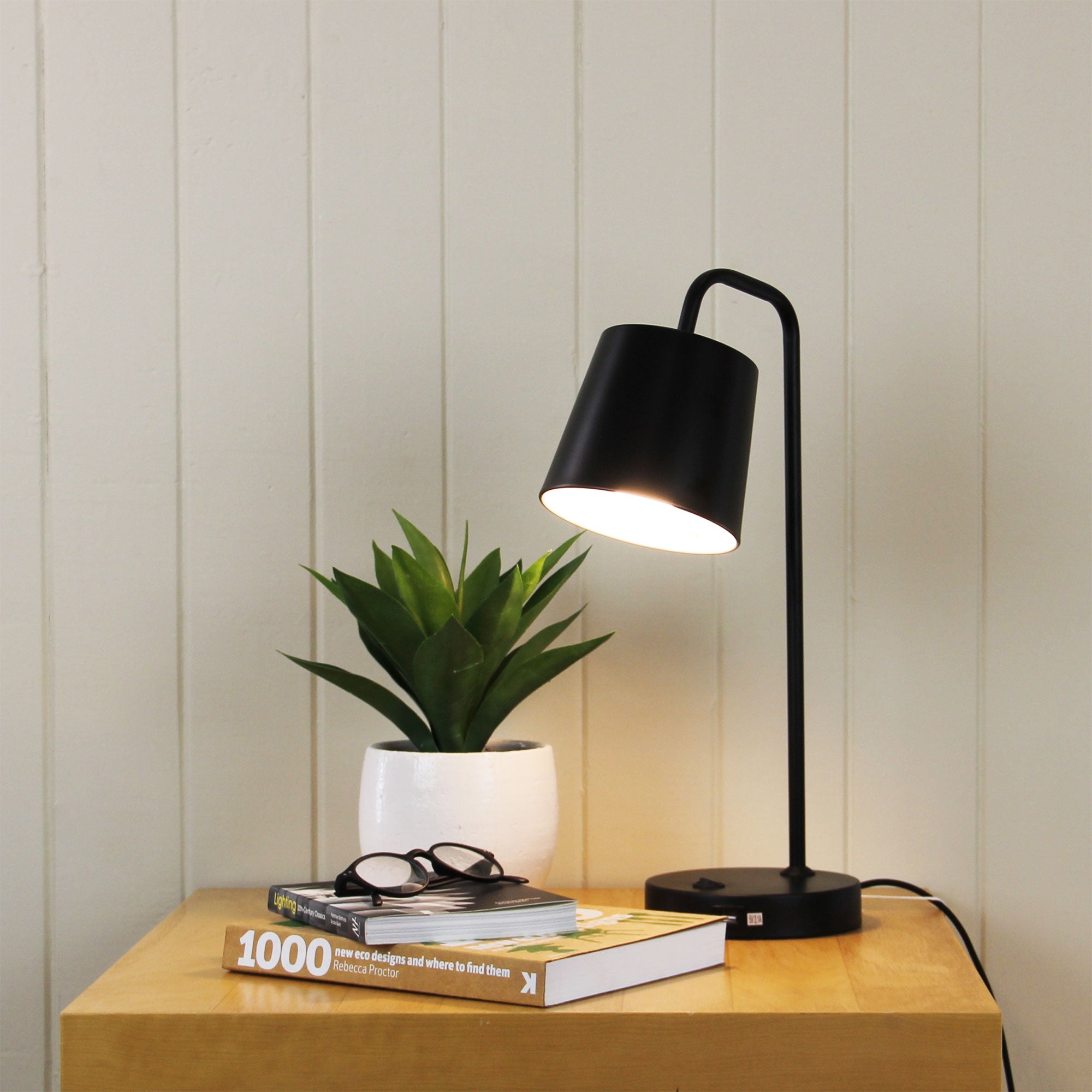 HENK Black Metal Desk Lamp with USB Socket - OL93721BK