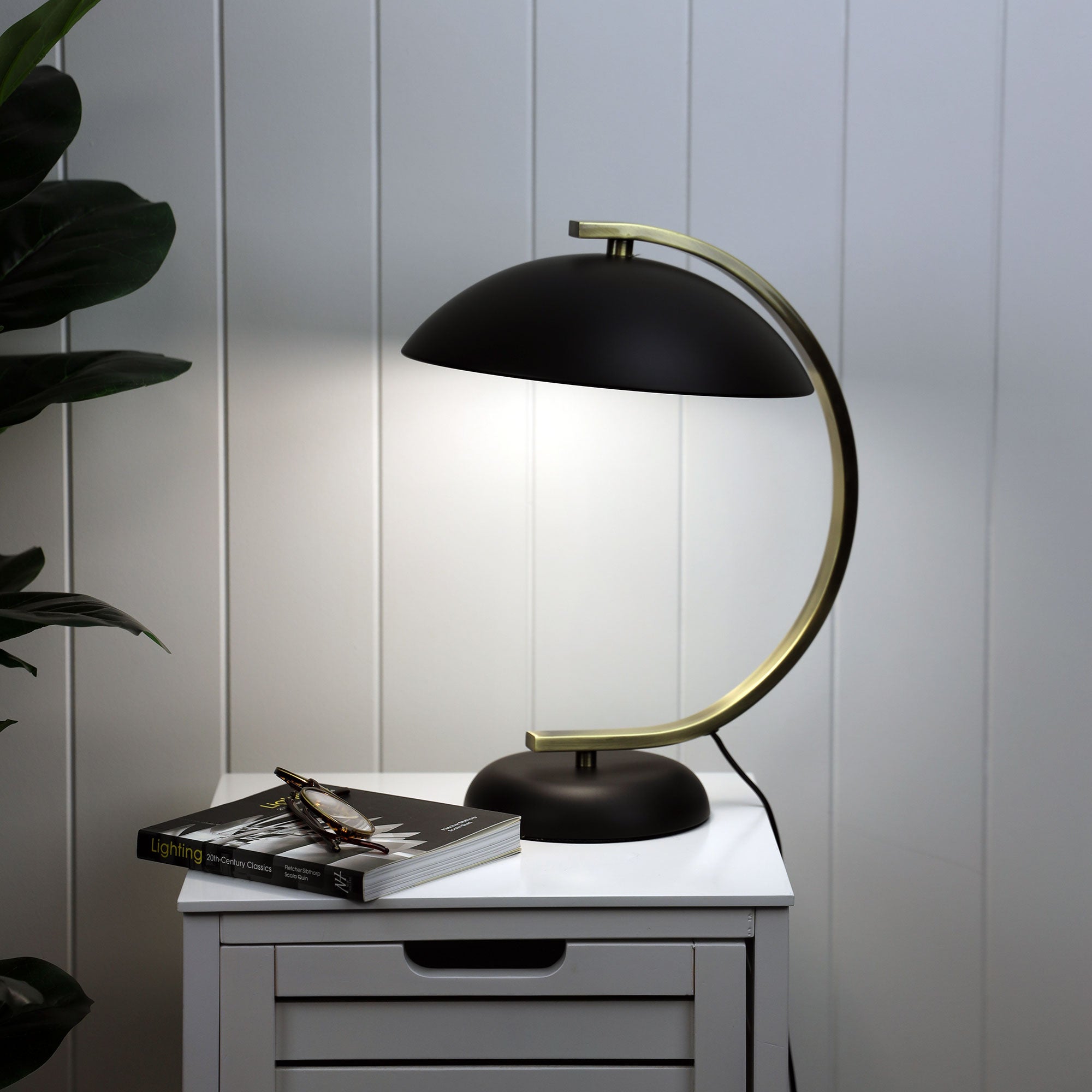 DECO TABLE LAMP BLACK & ANTIQUE BRASS - OL93941AB