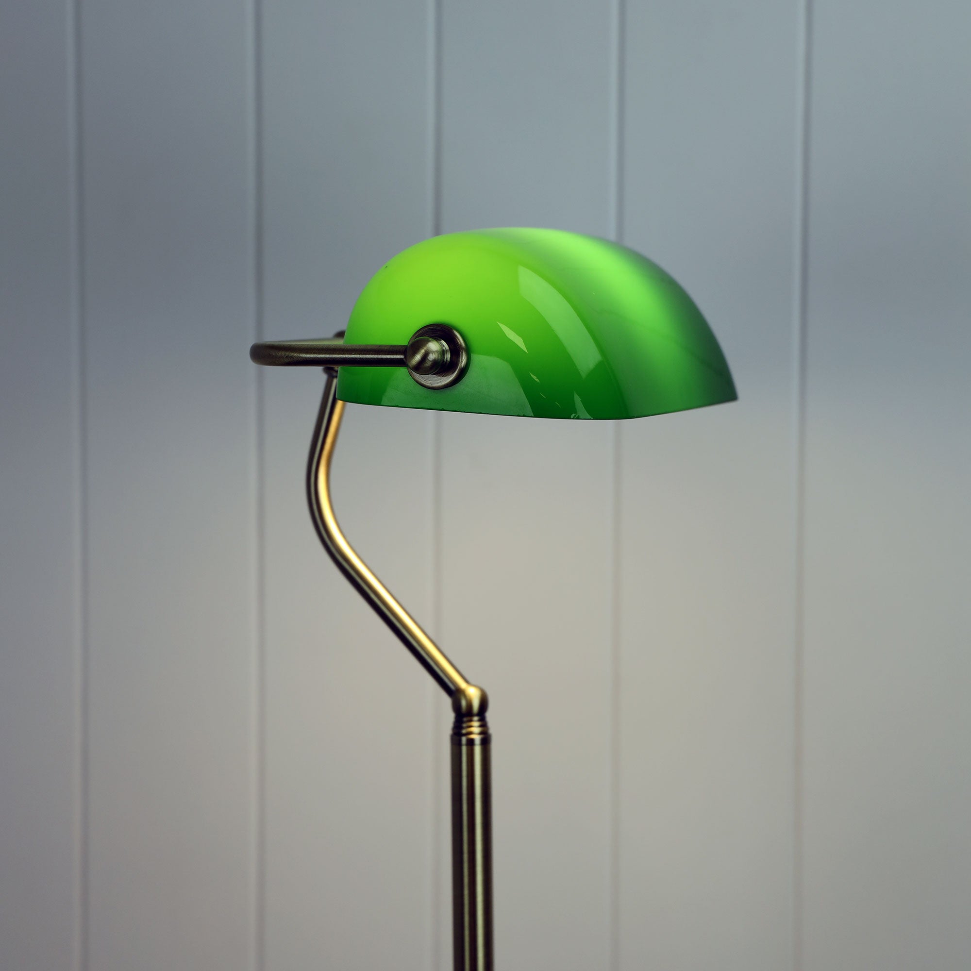 BANKERS FLOOR LAMP ANTIQUE BRASS (switched) - OL99443AB