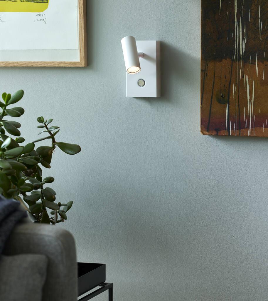 Omari Wall Metal White 3.2W 90°Tilt - 2112231001